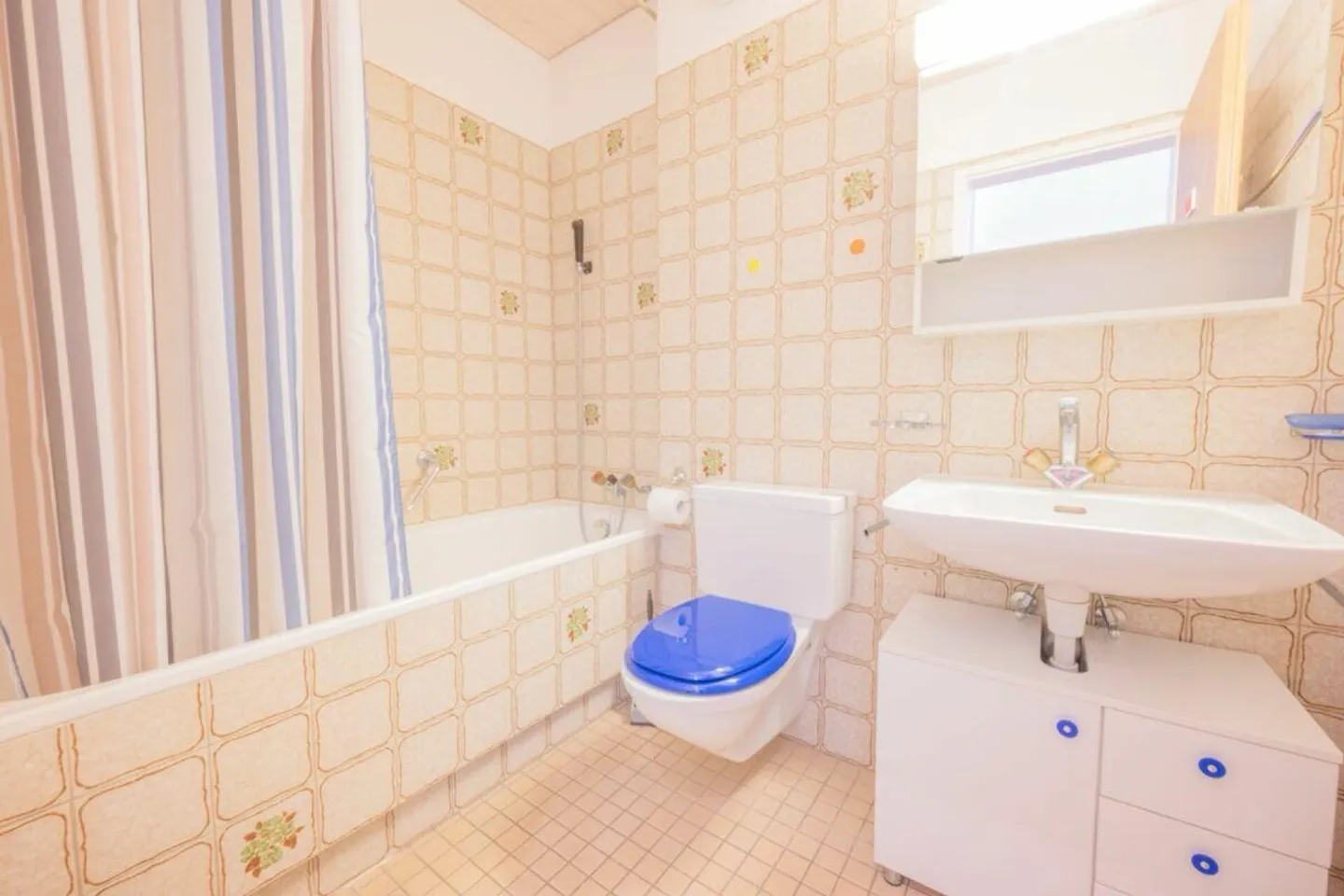 Holiday apartment with private beach in Morcote - Photo 12 of 12