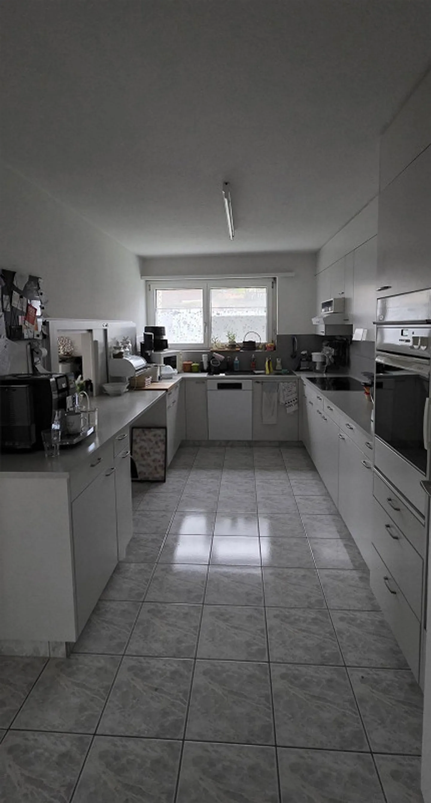 Ampio e luminoso appartamento di 4 stanze con grande terrazza e garage singolo - Foto 5 di 8