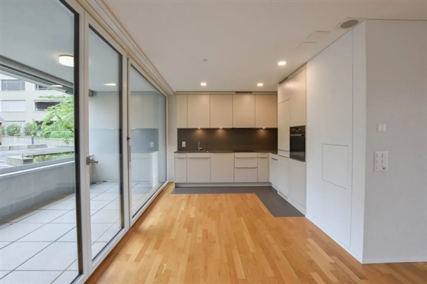 «Moderne 3.5-Zimmerwohnung im Erdgeschoss an zentraler Lage» - Foto 2 von 11