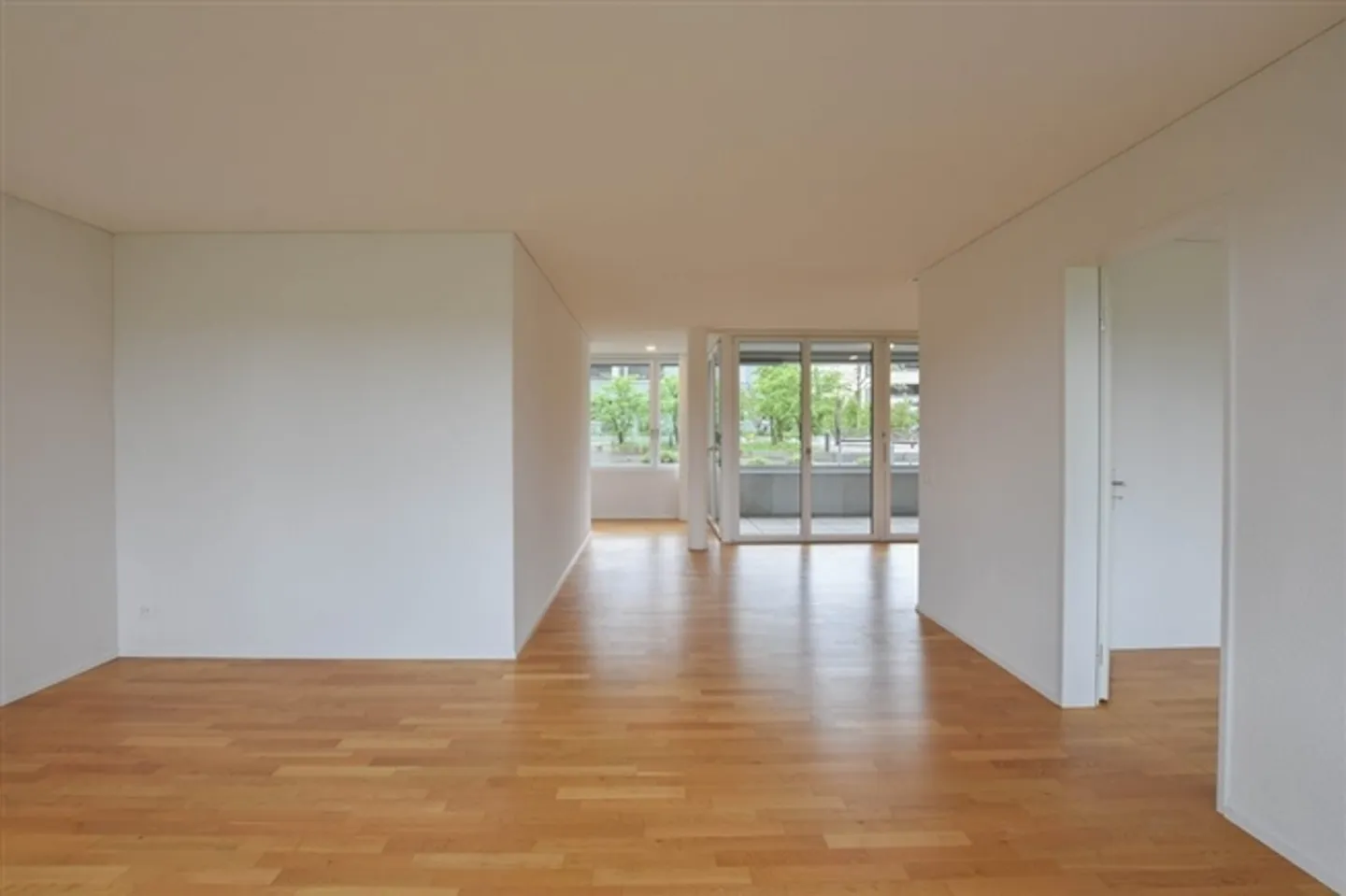 «Moderne 3.5-Zimmerwohnung im Erdgeschoss an zentraler Lage» - Foto 3 von 11