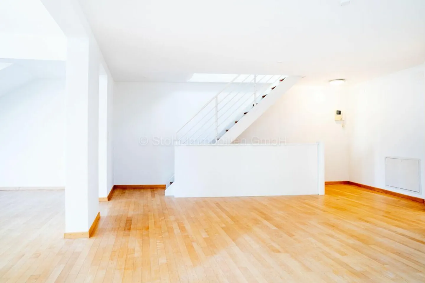 Attico unico di 3,5 stanze con galleria nel cuore di Oberwinterthur - Foto 4 di 20