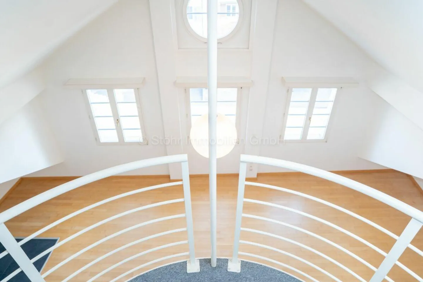 Attico unico di 3,5 stanze con galleria nel cuore di Oberwinterthur - Foto 7 di 20