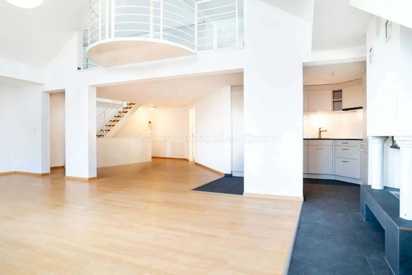 Attico unico di 3,5 stanze con galleria nel cuore di Oberwinterthur - Foto 14 di 20