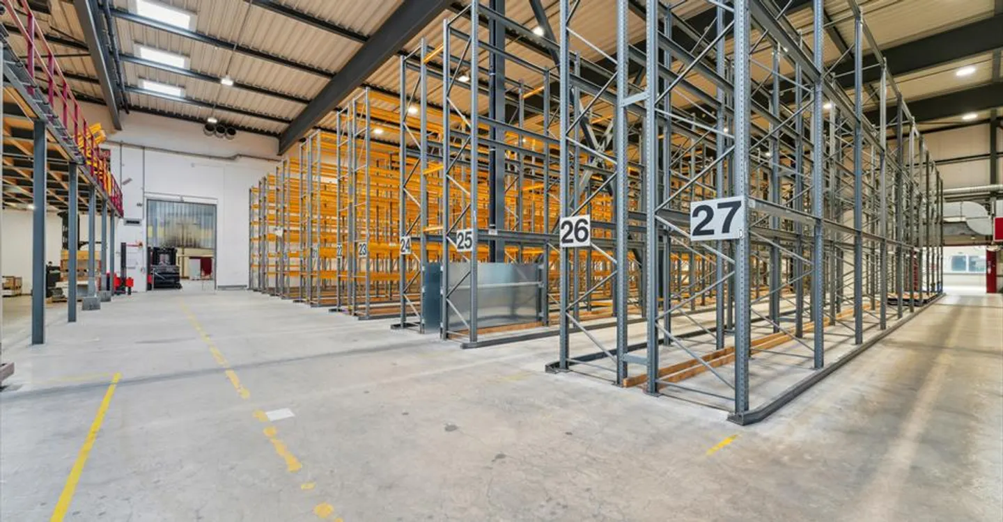 2,690 m2 - Workshop/Production - Entrance to Valais - Photo 1 of 5
