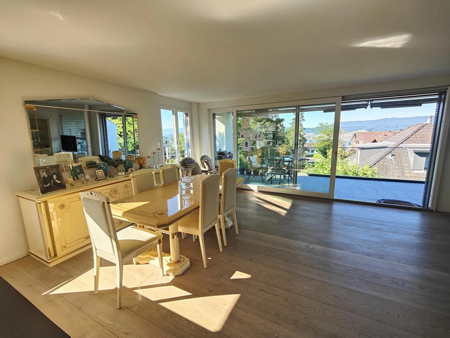 Dreamlike Maisonette Apartment with a View! - Photo 3 of 14