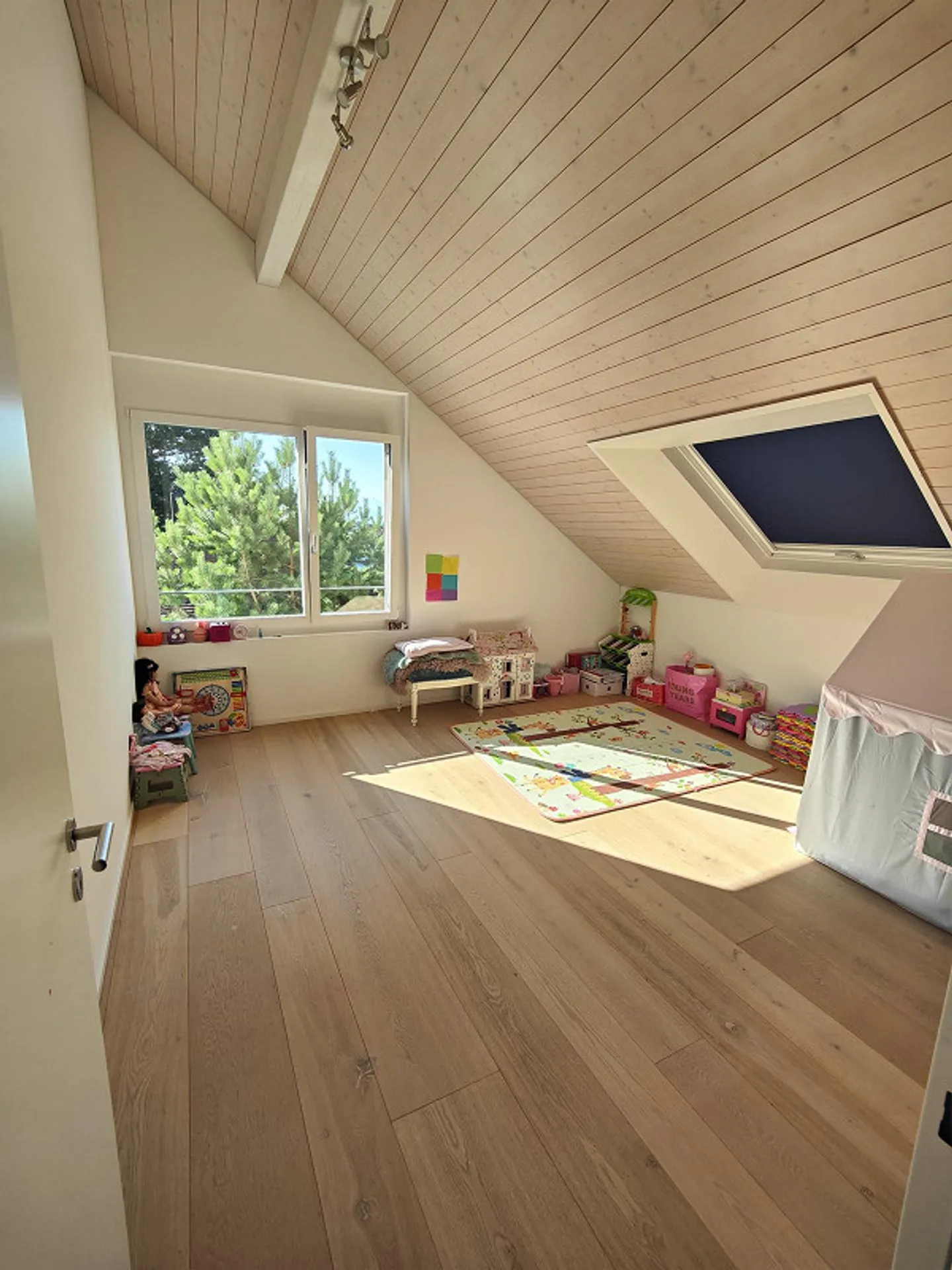 Dreamlike Maisonette Apartment with a View! - Photo 4 of 14