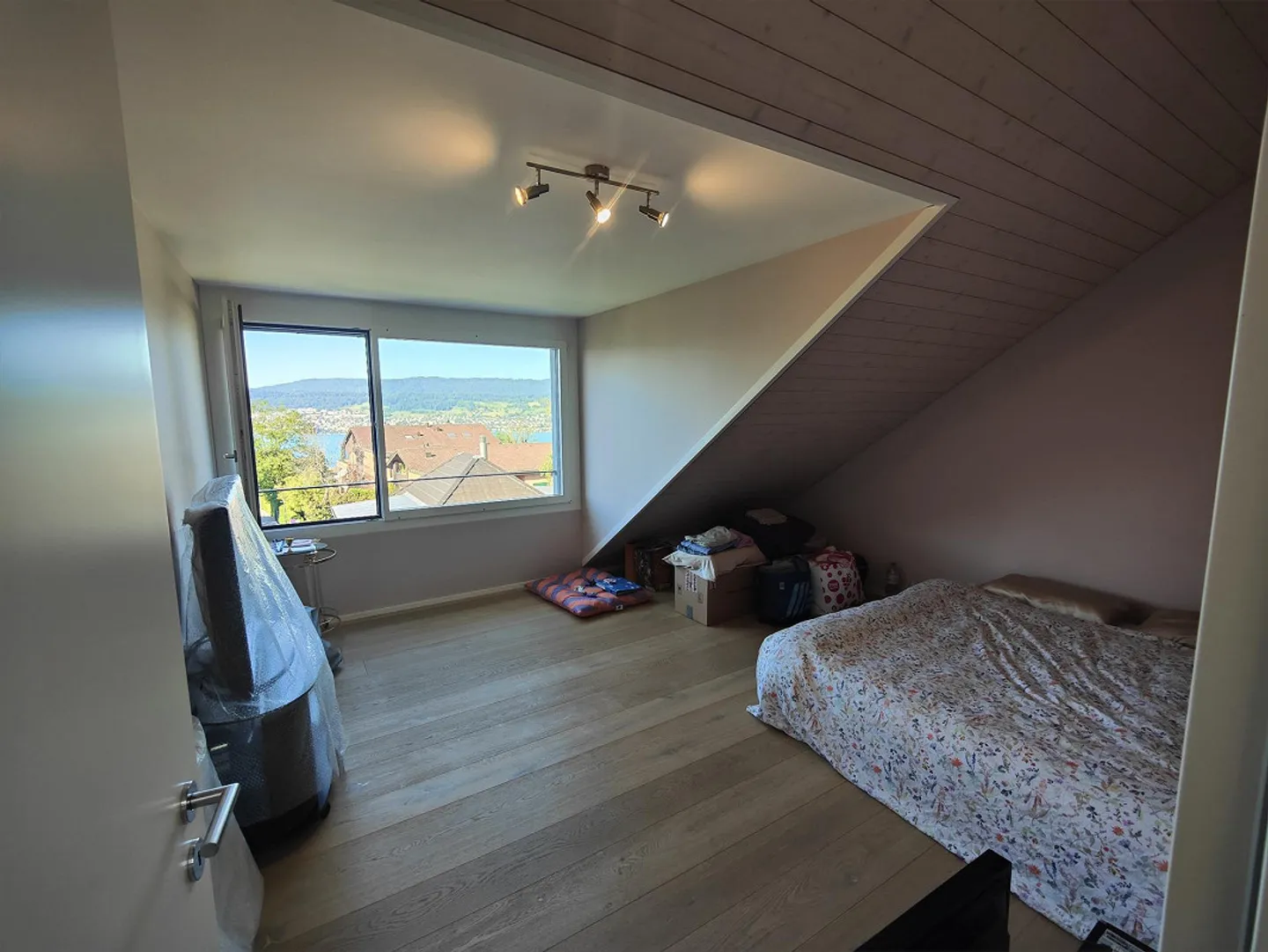 Dreamlike Maisonette Apartment with a View! - Photo 5 of 14