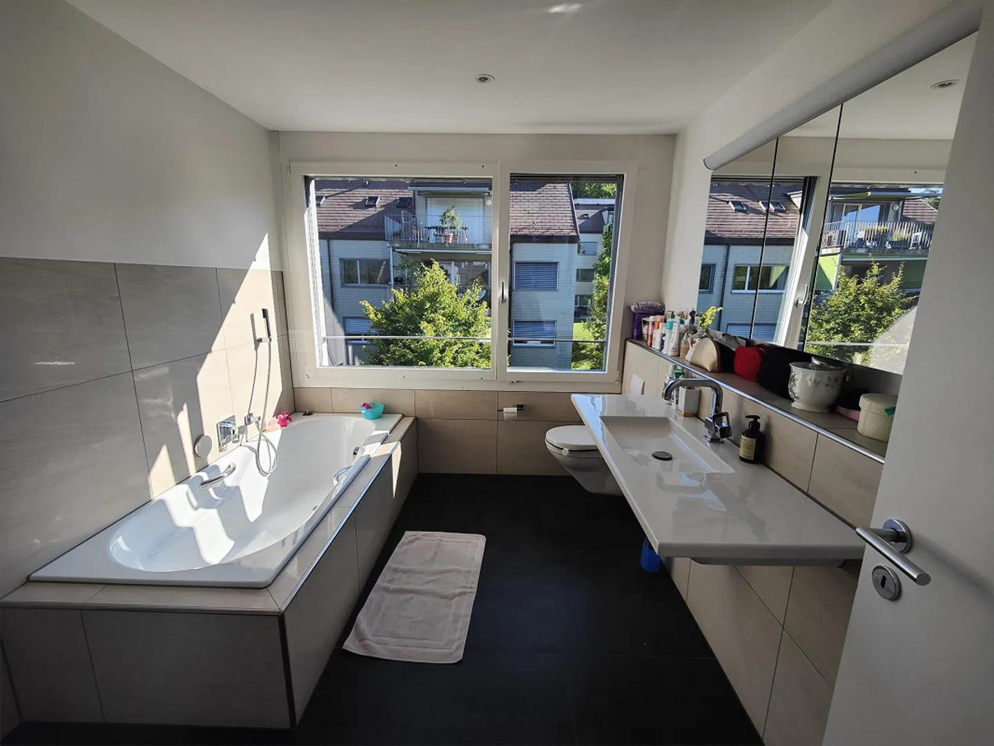 Dreamlike Maisonette Apartment with a View! - Photo 8 of 14
