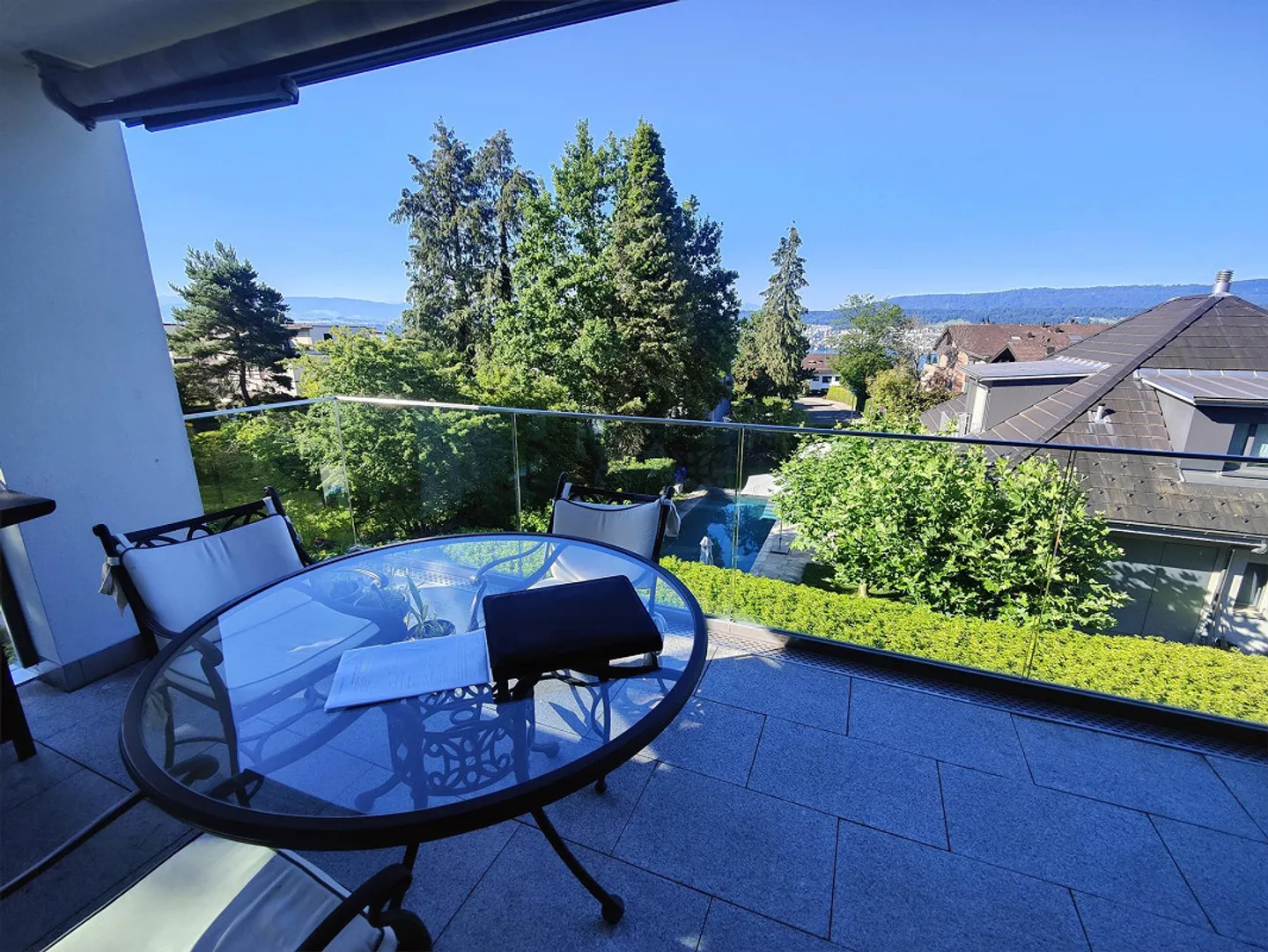 Dreamlike Maisonette Apartment with a View! - Photo 12 of 14