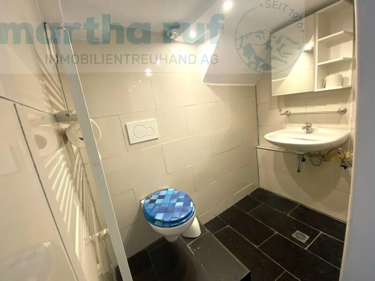 Haus mit Wohnung und Laden - Foto 7 von 9