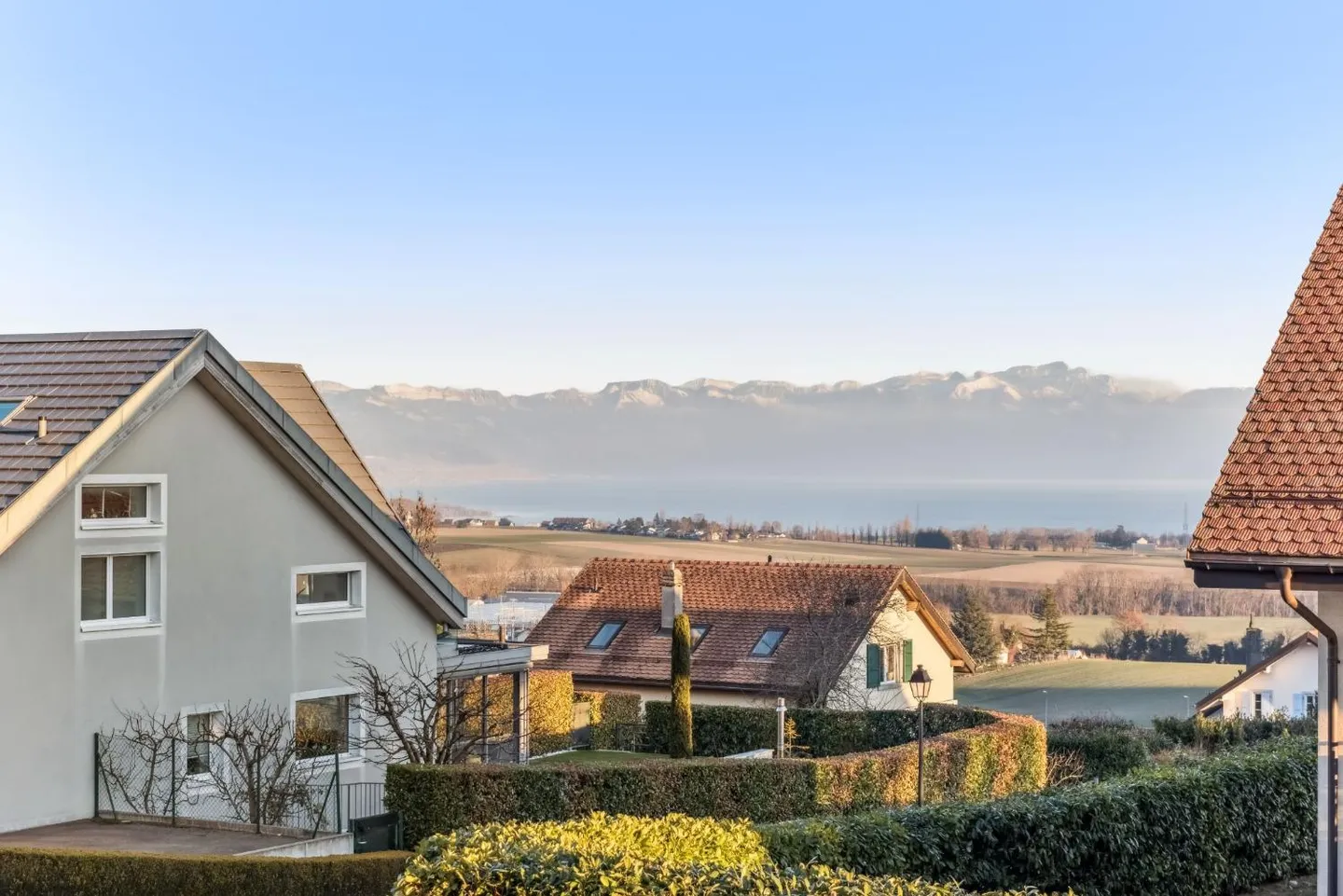 4.5 rooms bright with a clear view of the lake and two balconies - Photo 1 of 8