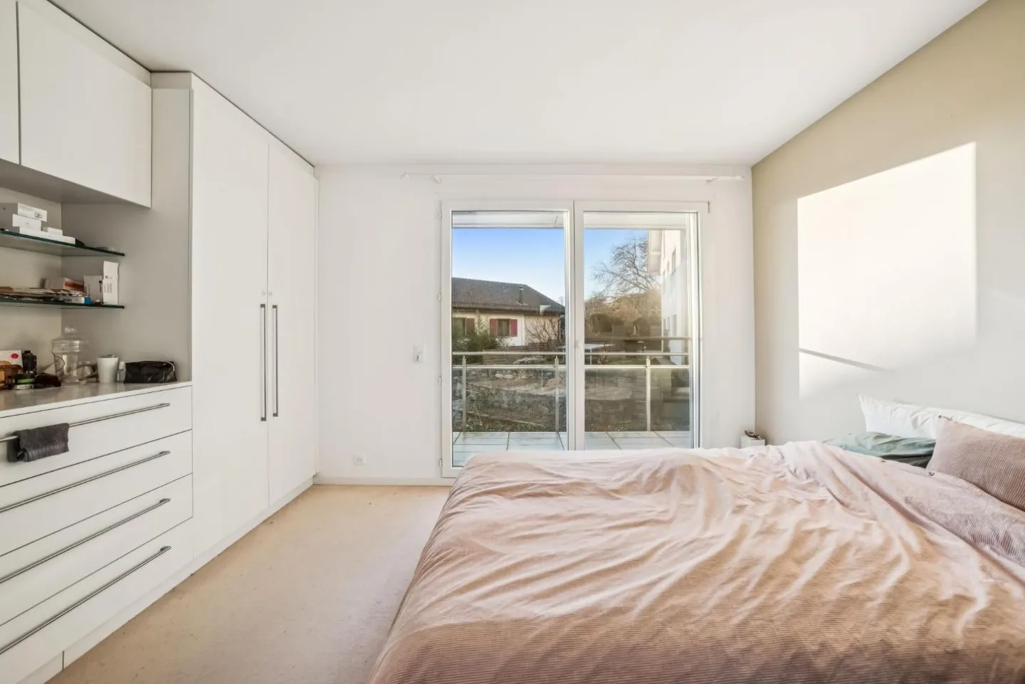 4.5 rooms bright with a clear view of the lake and two balconies - Photo 4 of 8