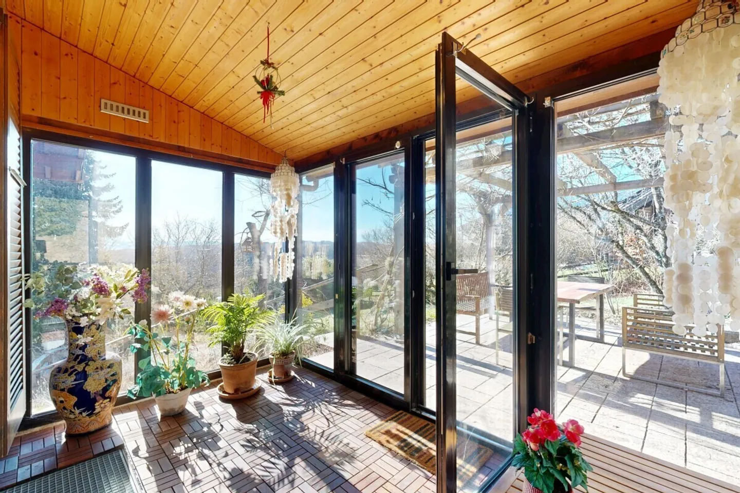 5 Minutes d'Aubonne : Grande Villa au Milieu d'une Oasis Verte - Photo 9 sur 13