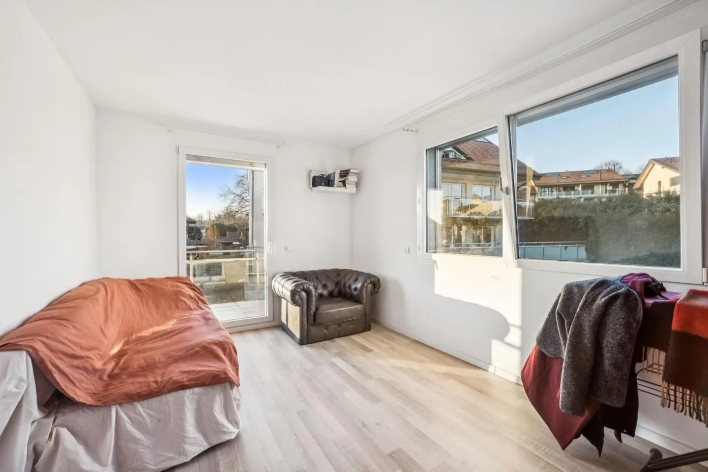 4.5 rooms bright with a clear view of the lake and two balconies - Photo 5 of 8