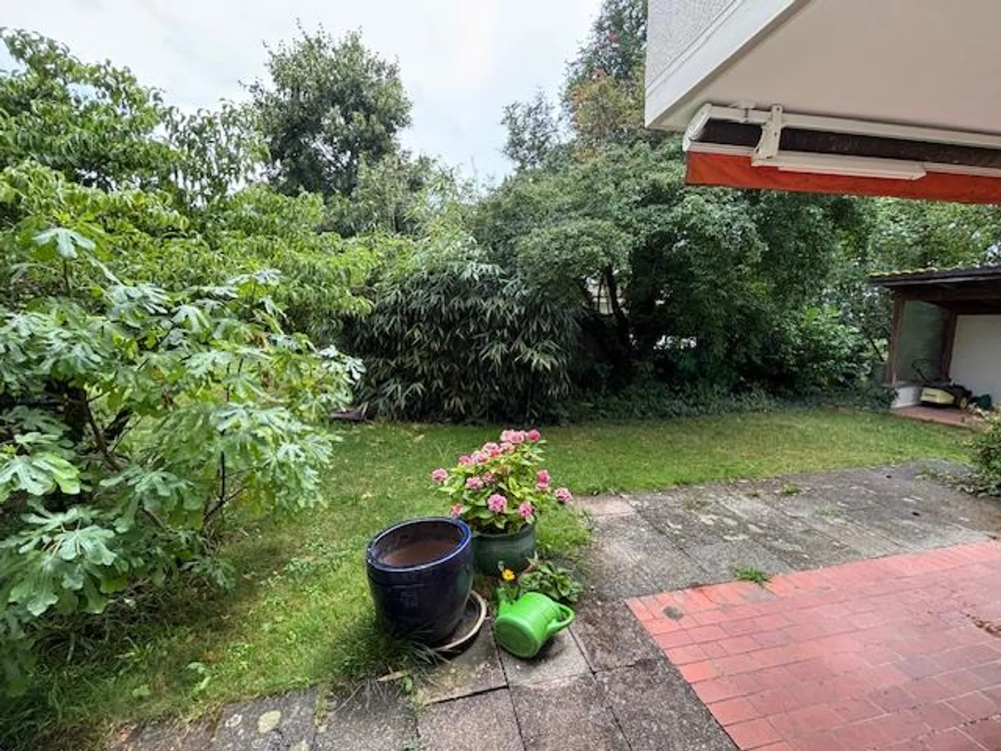 Bell'appartamento con giardino incluso garage - Foto 4 di 16