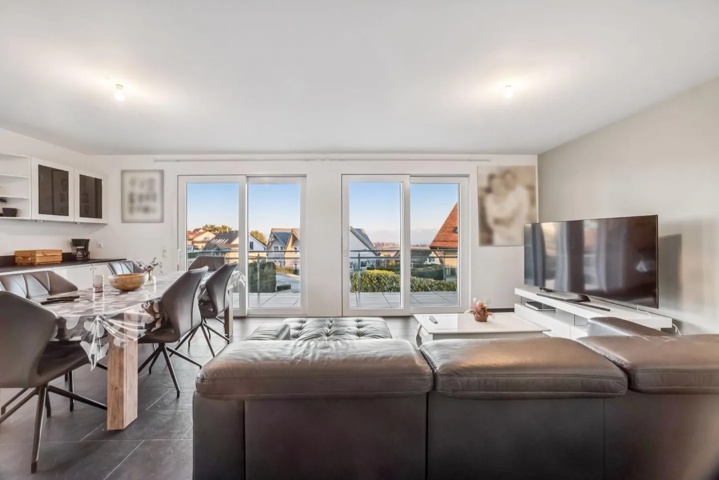 4.5 rooms bright with a clear view of the lake and two balconies - Photo 7 of 8