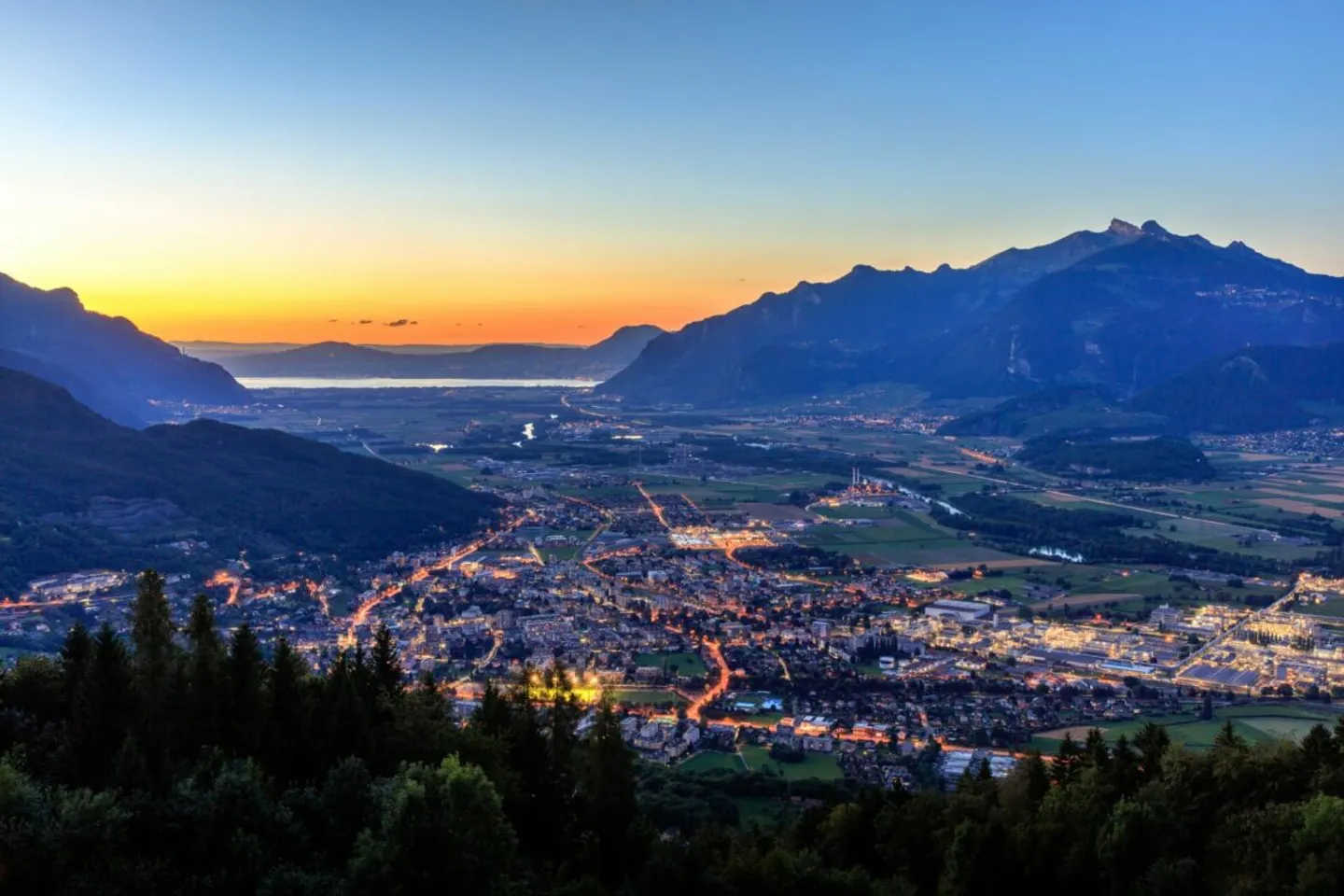 Beautiful 2.5-room apartment with balcony in the center of Monthey - Photo 9 of 11