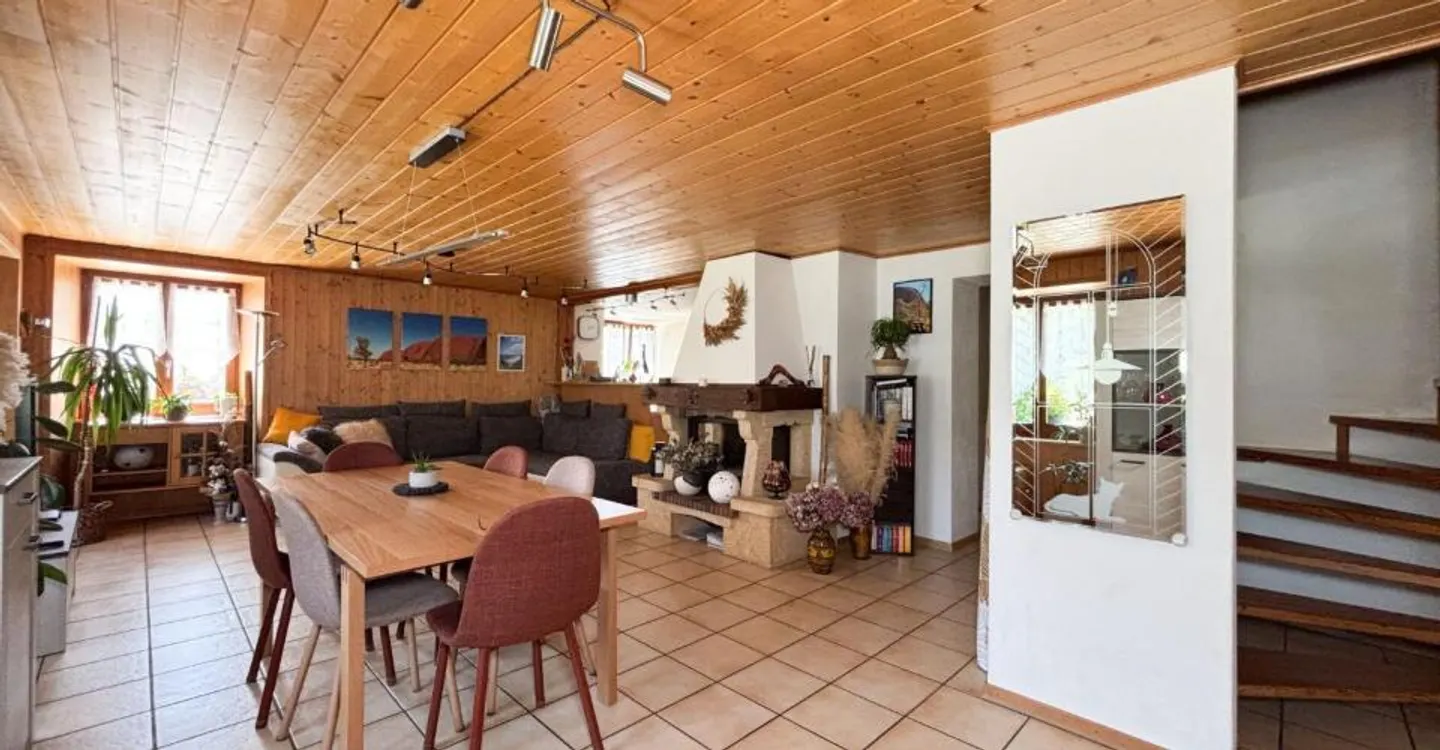 Beautiful renovated farmhouse! - Photo 3 of 12