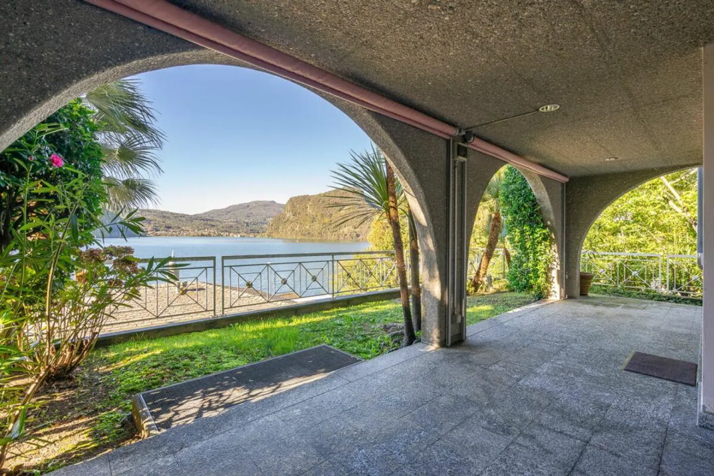 BARBENGO · ELEGANT 3.5 ROOMS · DIRECT ACCESS TO THE LAKE · SECOND RESIDENCE - Photo 2 of 13