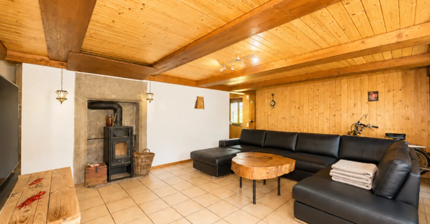 Beautiful renovated farmhouse! - Photo 8 of 12