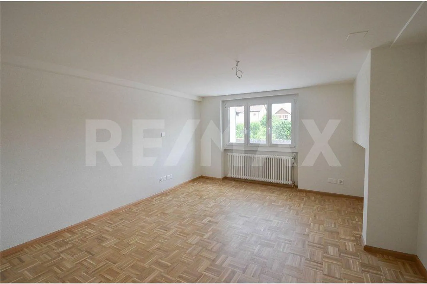 Old building charm meets comfort: 3-room apartment on the ground floor - Photo 2 of 7