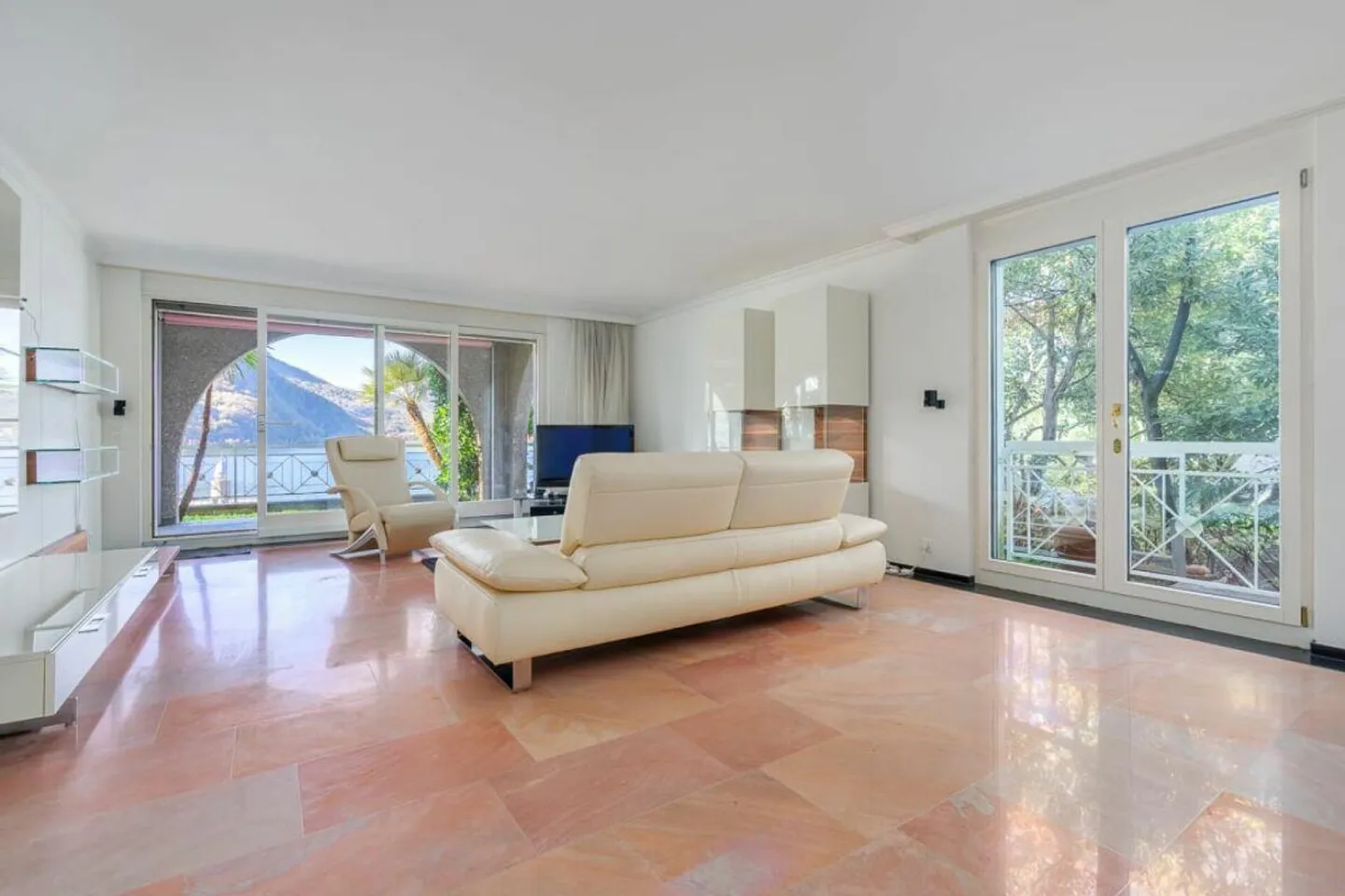 BARBENGO · ELEGANT 3.5 ROOMS · DIRECT ACCESS TO THE LAKE · SECOND RESIDENCE - Photo 5 of 13