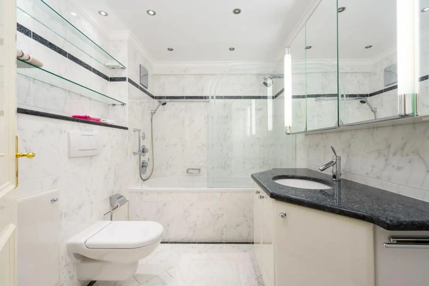 BARBENGO · ELEGANT 3.5 ROOMS · DIRECT ACCESS TO THE LAKE · SECOND RESIDENCE - Photo 8 of 13