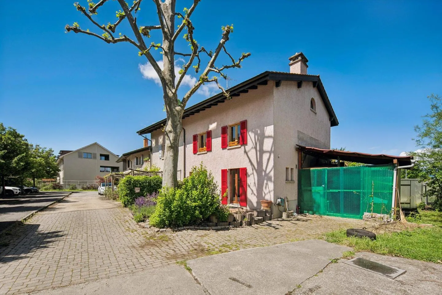 Charming house with garden in a green setting - Photo 2 of 13