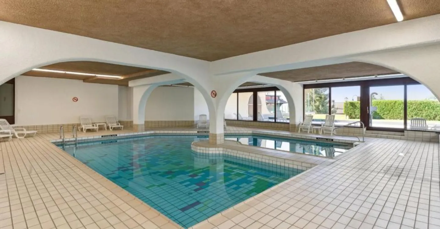 Appartement rénové avec piscine - Photo 3 sur 12