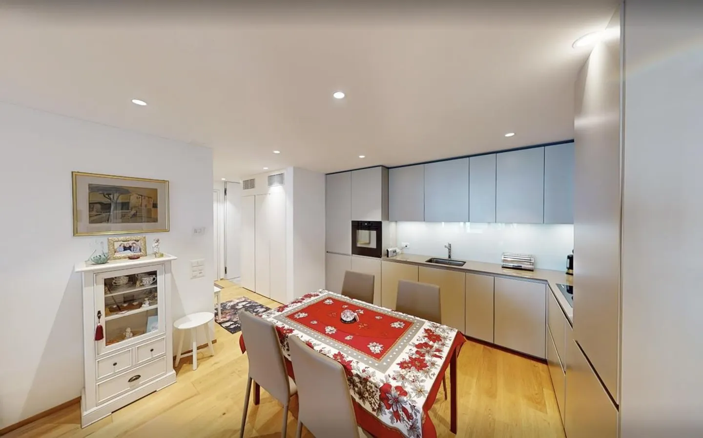 Central Terrace Apartment – Urban Living Meets Relaxation - Photo 5 of 8