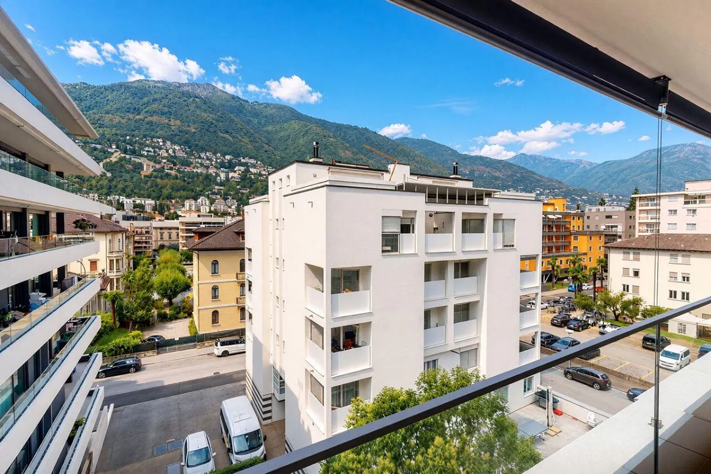 Central Terrace Apartment – Urban Living Meets Relaxation - Photo 2 of 8
