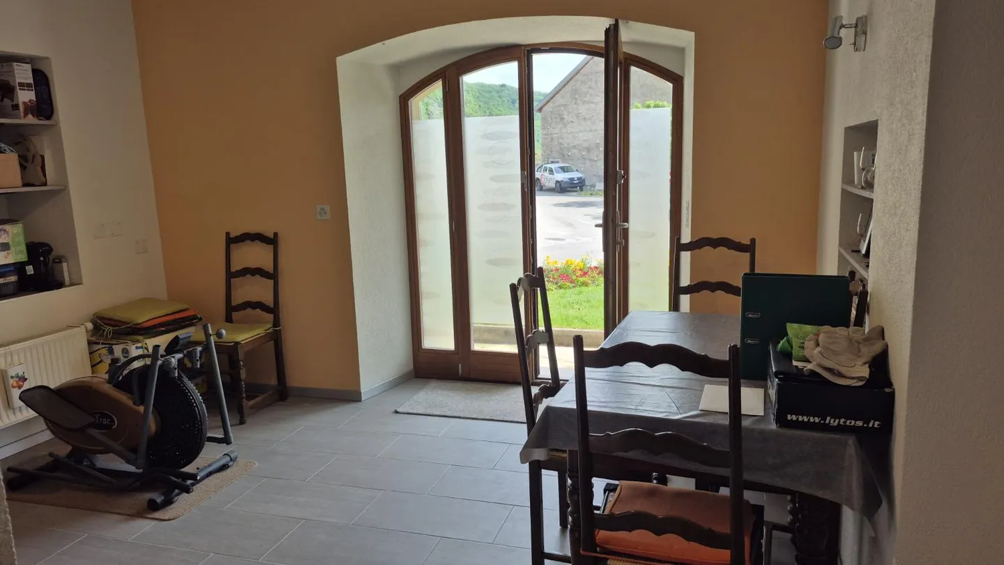 Semi-Detached House - Photo 6 of 8
