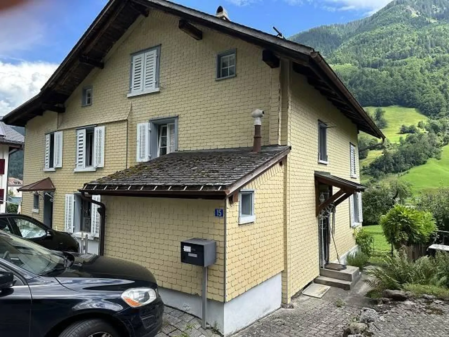 «7-Zimmer-Einfamilienhaus an sehr ruhiger, sonniger Aussichtslage mit kleinem Garten» - Foto 2 von 37