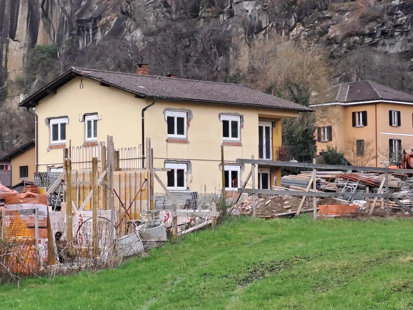 CASA BIFAMILIARE appena rinnovata - Foto 1 di 2