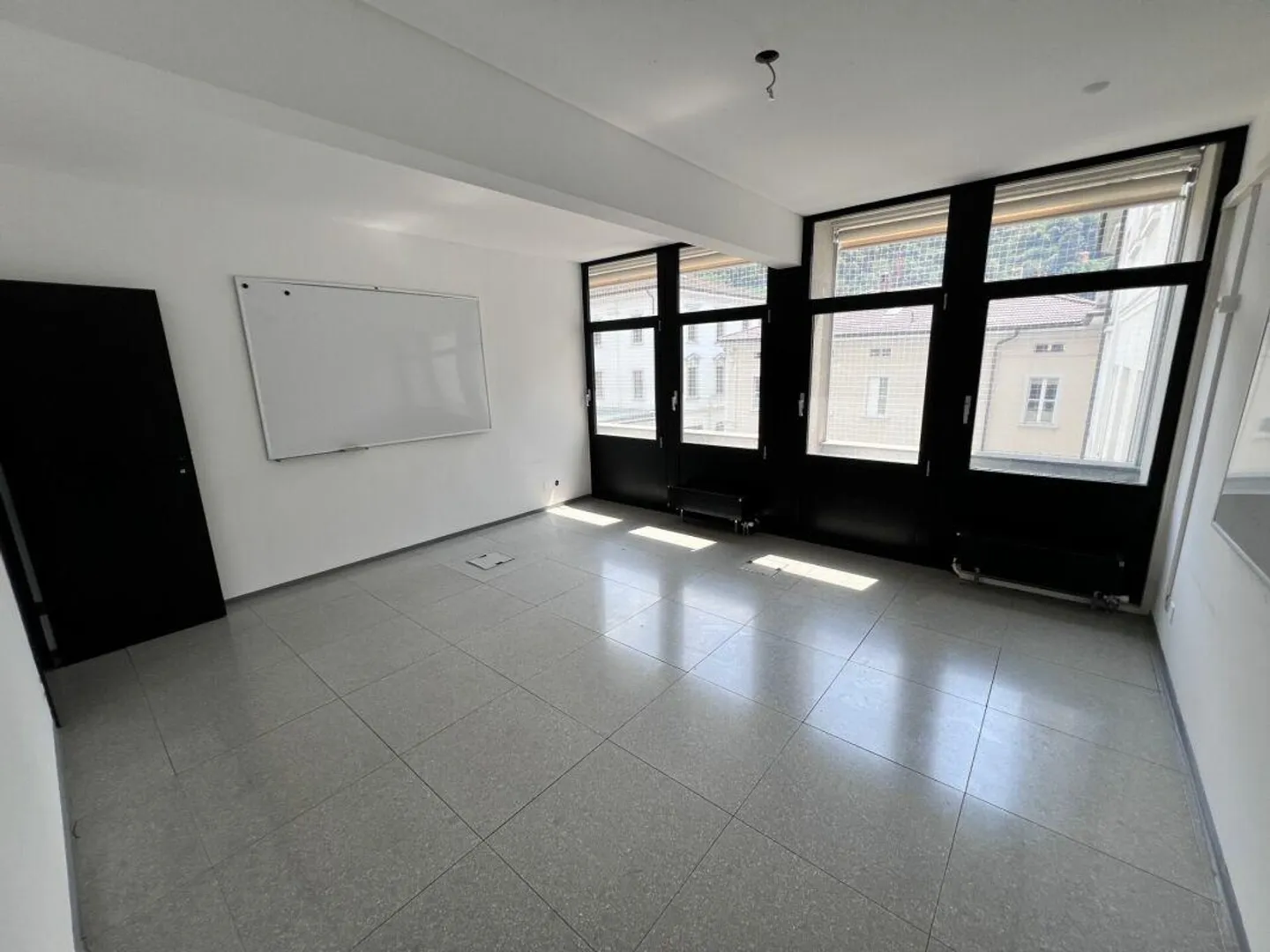 Büro im Zentrum von Chiasso gegenüber dem Bahnhof FFS - Foto 5 von 10