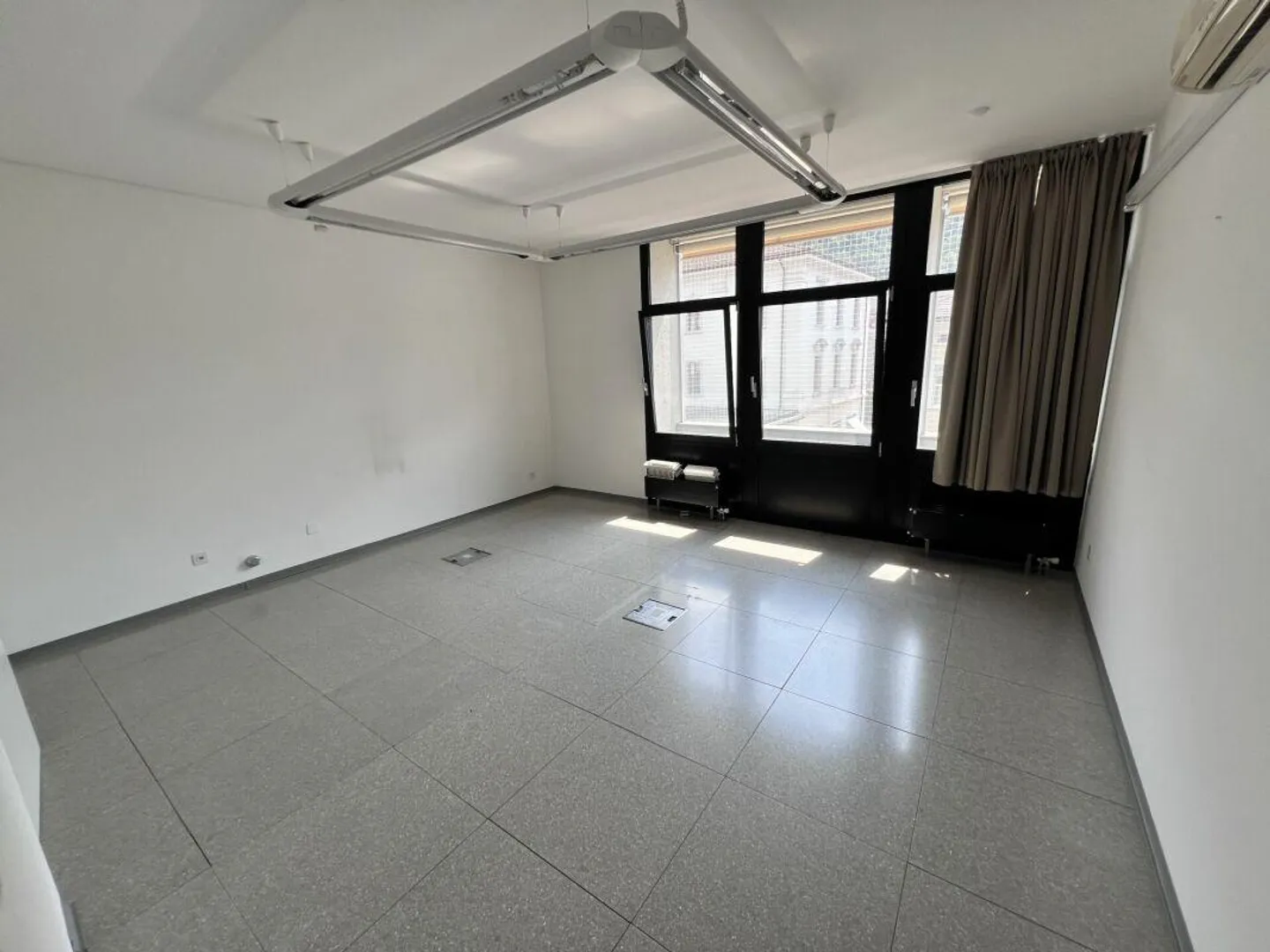 Büro im Zentrum von Chiasso gegenüber dem Bahnhof FFS - Foto 9 von 10