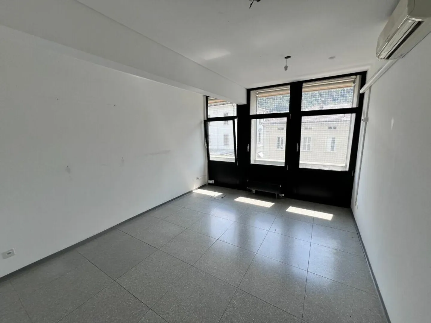 Büro im Zentrum von Chiasso gegenüber dem Bahnhof FFS - Foto 10 von 10