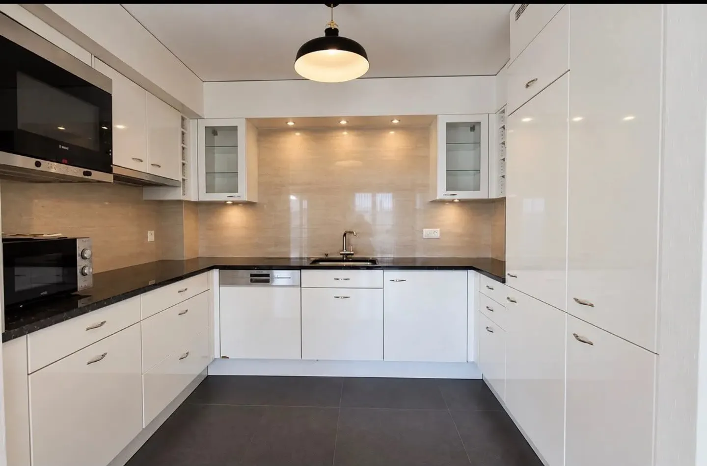 Charmant appartement 2.5 pièces - Photo 2 sur 8