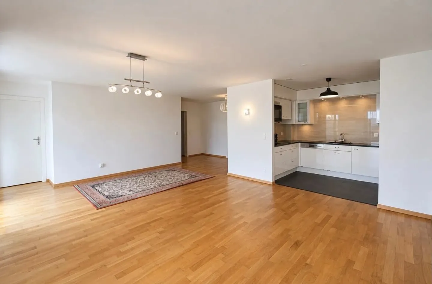 Charmant appartement 2.5 pièces - Photo 3 sur 8