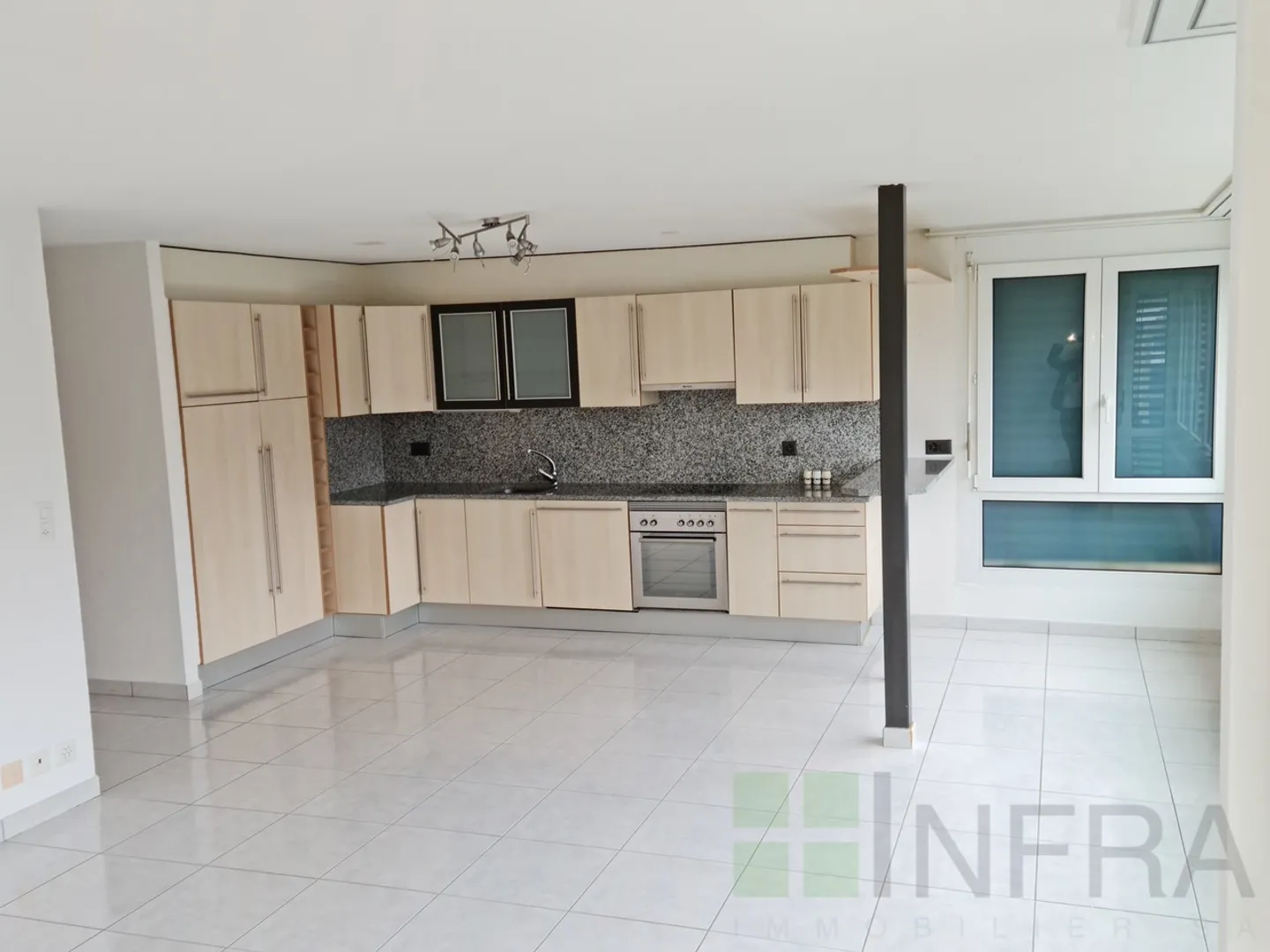 2.5 room renovated with elevator - A stone's throw from the village - Photo 1 of 12