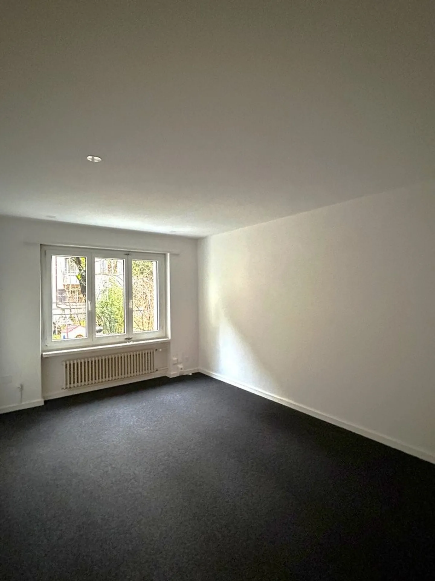 Stanza di pratica nel mezzo del Kreis 7, limitata fino al 31.03.2028 - Foto 5 di 9