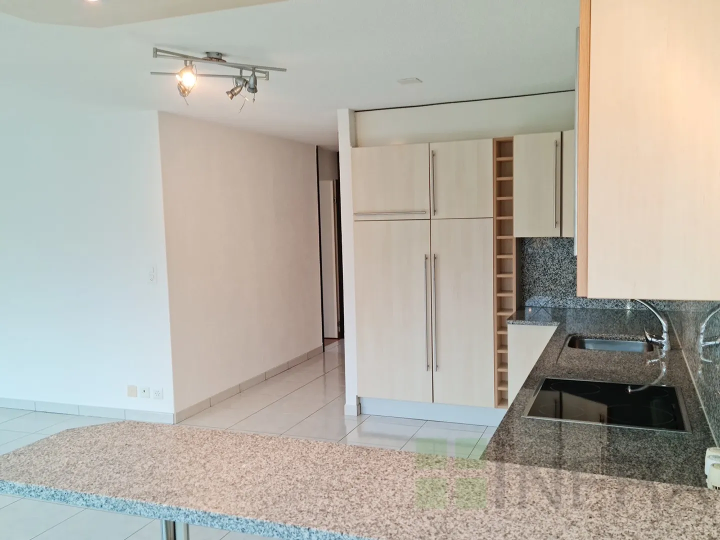 2.5 room renovated with elevator - A stone's throw from the village - Photo 4 of 12