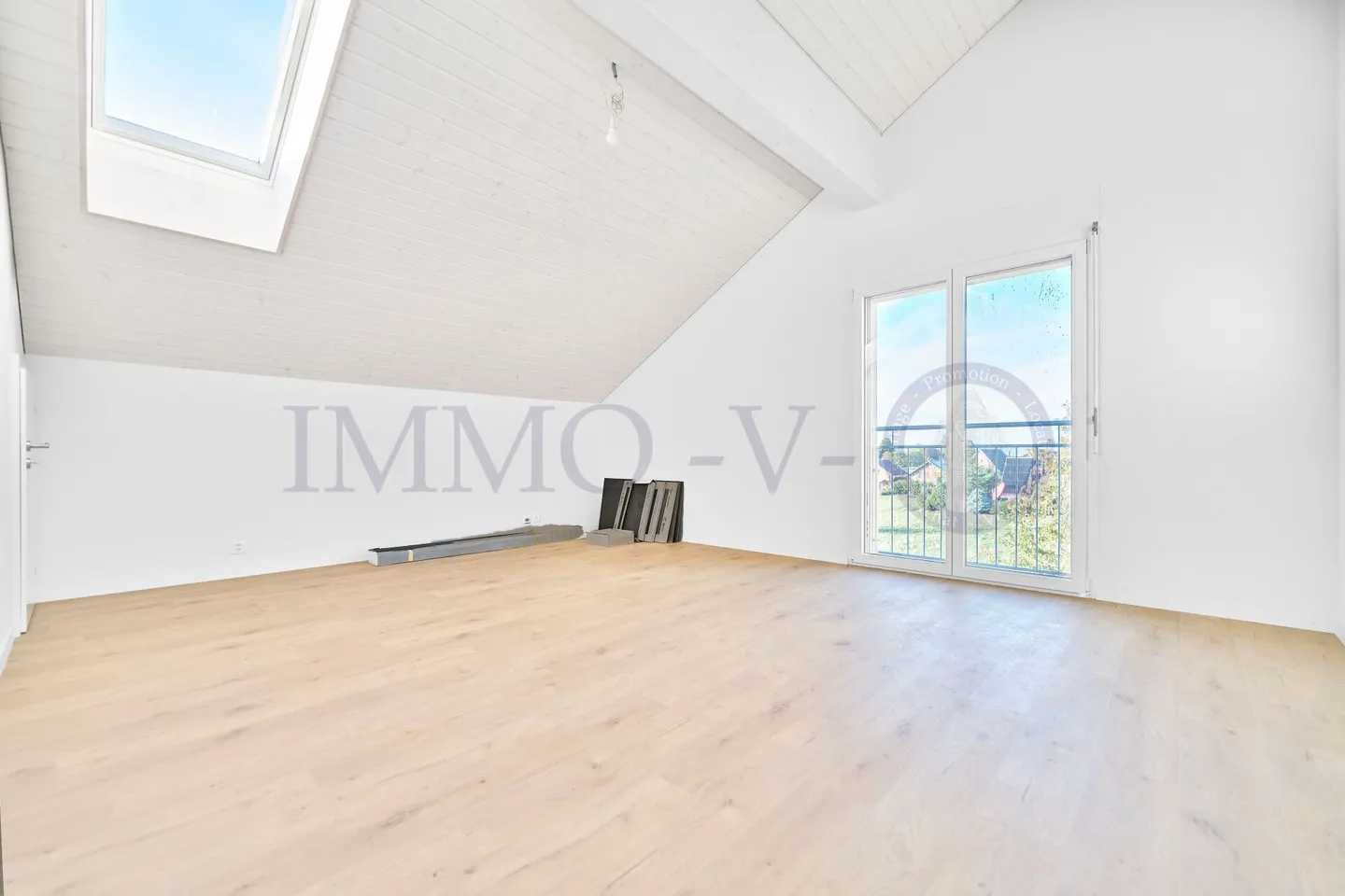 NEW HIGH-END PENTHOUSE WITH LARGE BALCONY AND NATURE VIEW - Photo 5 of 6