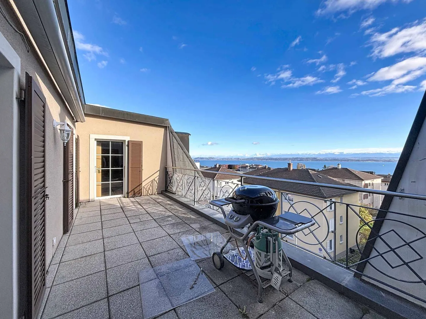 Penthouse with 5.5 rooms and a view of the lake and the Alps - Photo 11 of 12