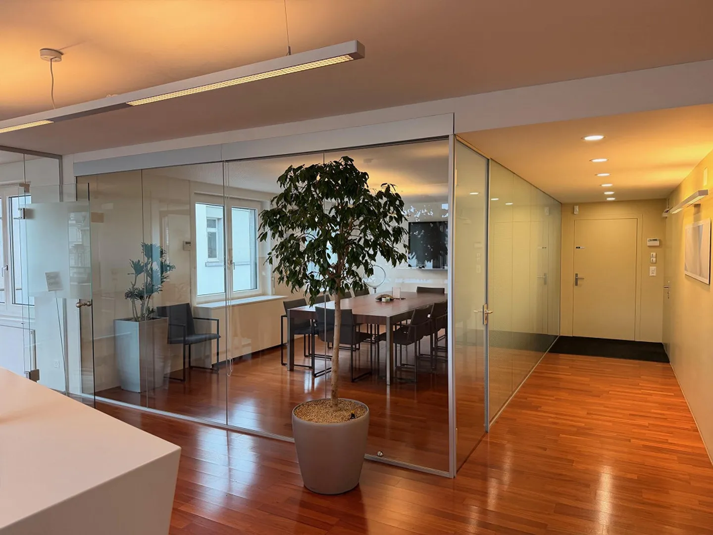 Spazio ufficio moderno in una posizione centrale - Foto 4 di 10