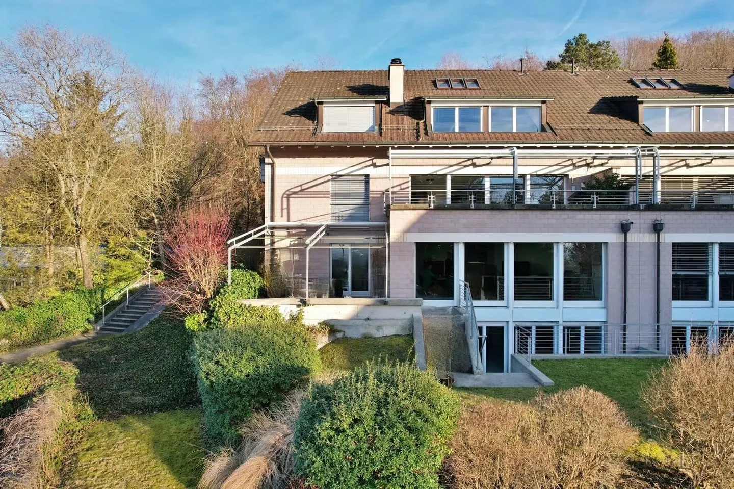 Exclusive 6.5-Room Apartment on Two Levels with Views in Riehen - Photo 2 of 18