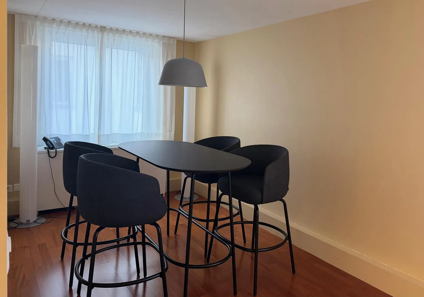 Spazio ufficio moderno in una posizione centrale - Foto 8 di 10