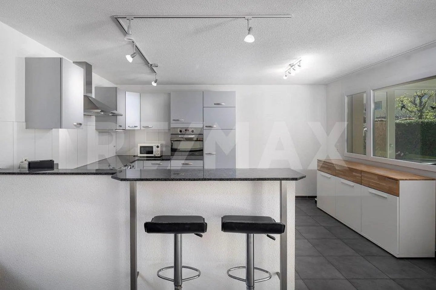 Appartement de jardin exclusif : élégance et confort ! - Photo 2 sur 13