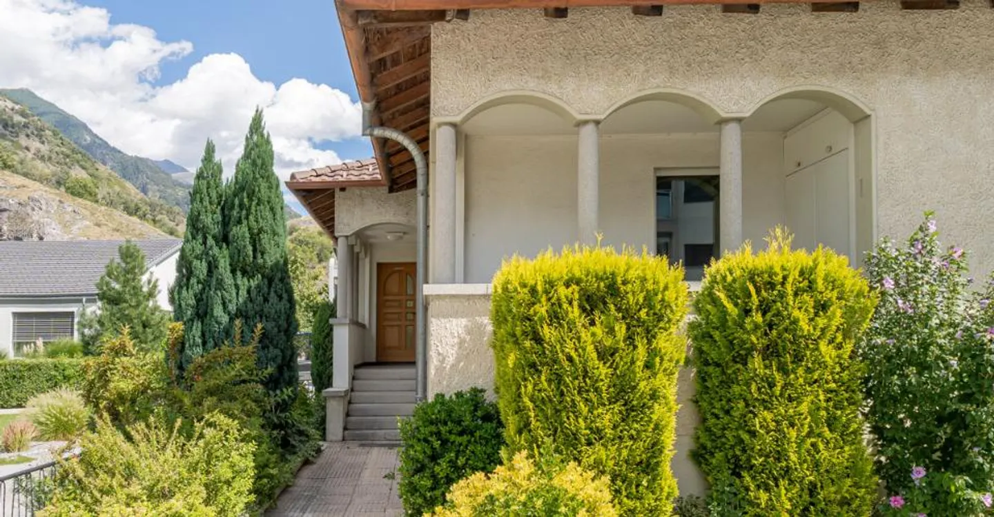 Inviting Single-Family Home in the Center of Raron - Photo 3 of 12