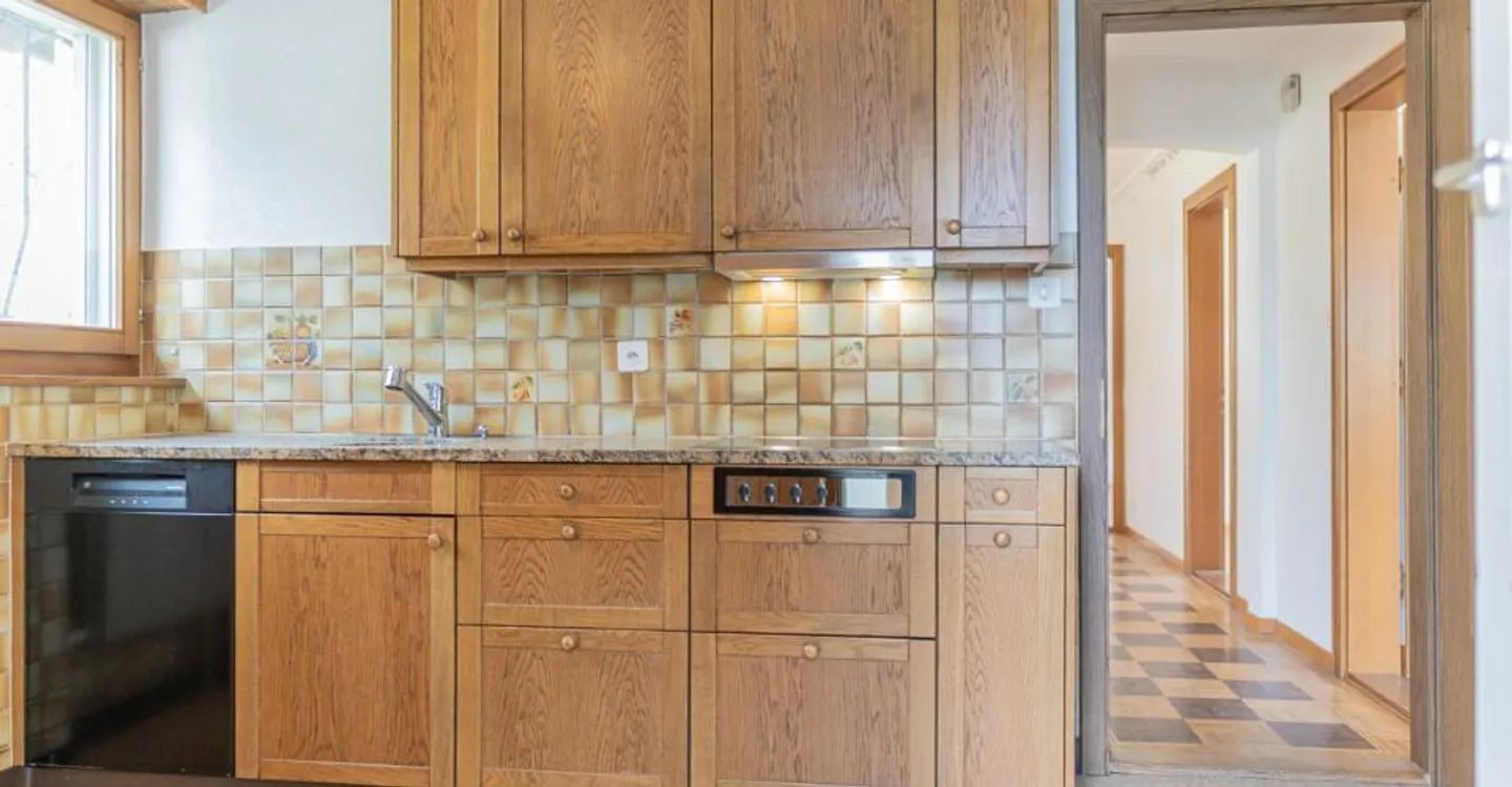 Inviting Single-Family Home in the Center of Raron - Photo 4 of 12